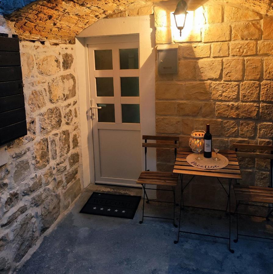 Appartement STONE HOUSE Lovric à Kaštela Extérieur photo